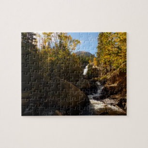 Alberta Falls im Herbst in den Rocky Mountains