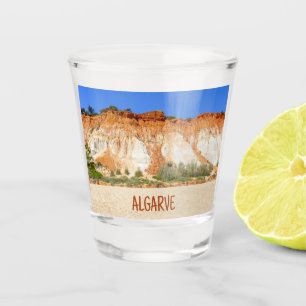 Algarve Portugal Praia da Falesia Strand und Felse Schnapsglas