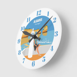 Algarve-Strand-Mädchen-Reise im Vintage-Stil  Runde Wanduhr