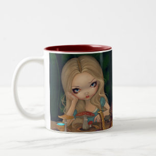 Alice dans le pays des merveilles et la tasse