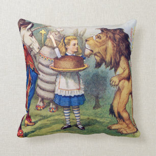 Alice, der Löwe und das Einhorn im Märchenland Kissen
