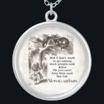 Alice im Wunderland; Cheshire-Katze mit Alice Versilberte Kette<br><div class="desc">Feenhafte Geschichten der Vintagen Illustration und Kinderzimmerreimbild von Alice mit der Cheshire-Katze durch John Tenniel in Lewis Carroll Alices Abenteuern in Märchenland,  1865,  ein Text-entworfener Dialog eingeschlossen. "Wir sind alle hier" wütend:) ist Entwurf auf einem alten Hintergrund des Pergaments (Grafik),  der removeable ist,  Ihre ideale kundenspezifische Farbe zu addieren.</div>