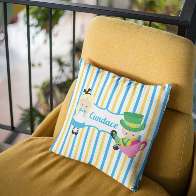 Alice im Wunderland Niedlich Kids Monogram Blue Ye Kissen (Von Creator hochgeladen)