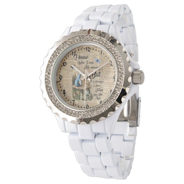 Alice im Wunderland Zitat Vintage Wörterbuchkunst Armbanduhr (Schrägansicht)