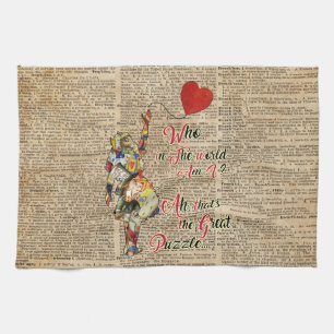 Alice, Mad Hatter und Rabbit Vintag Collage Quote Handtuch