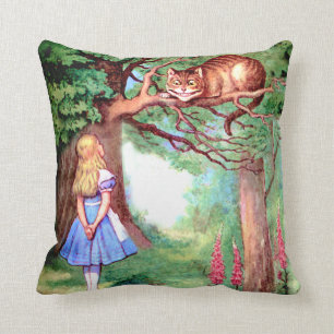 Alice und die Cheshire-Katze im Märchenland Kissen