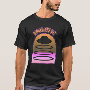 Alien am Welttag - Entführung - Raum Futuristisch T-Shirt