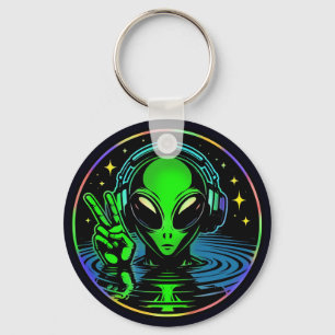 Alien auf Kopfhörern, die das Friedenszeichen Pers Schlüsselanhänger