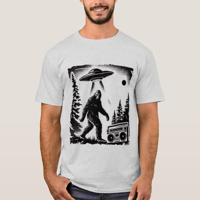 Alien Begegnung mit Bigfoot T-Shirt (Vorderseite)