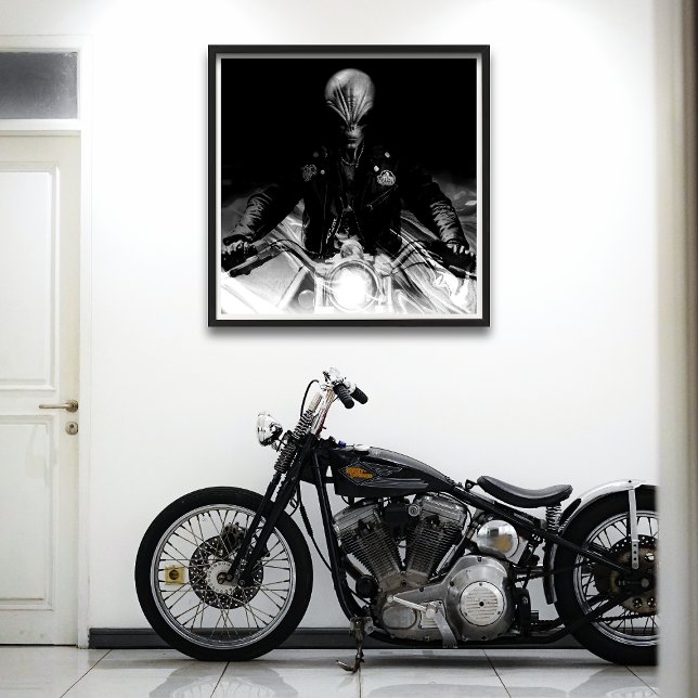 Alien Biker (Schwarzweiß) Poster (Von Creator hochgeladen)
