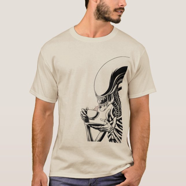 Alien Coffee - Funny Sci-Fi Horror Parody T-Shirt (Vorderseite)