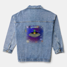 Alien dans un vaisseau spatial portant un t-shirt 