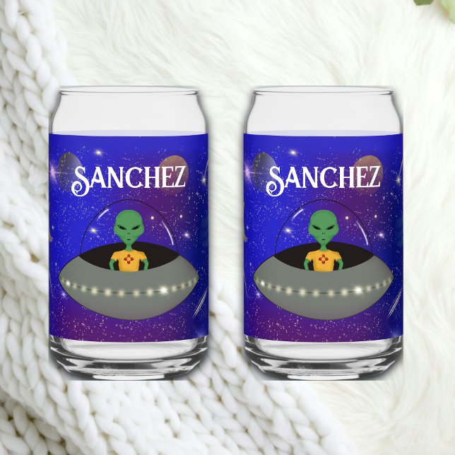 Alien dans un vaisseau spatial portant un t-shirt  (Créateur téléchargé)