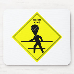 Alien, das Mousepad kreuzt