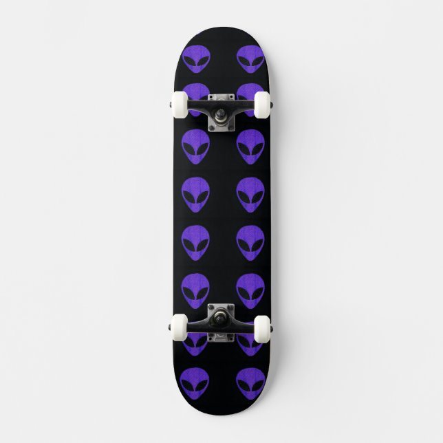 Alien Faces - Lila Skateboard (Vorderseite)