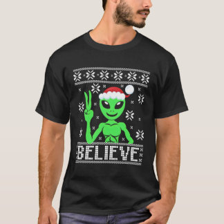 Alien glaubt an hässlichen Pullover zu Weihnachten