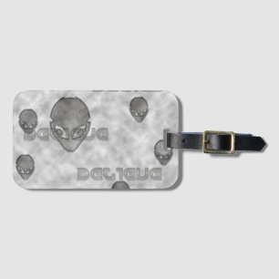 Alien glaubt gepäckanhänger