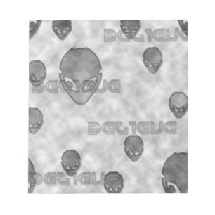 Alien glaubt notizblock