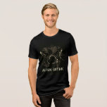 Alien Gothic - Retro trifft künstlerisches Drama Tri-Blend Shirt<br><div class="desc">Stell dich mit dieser kühlen und witzigen Drehung auf der ikonischen amerikanischen Gotik heraus. Dieses in einem dramatischen Chiaroscuro wiedergegebene,  kontrastreiche Design ersetzt den Menschen durch Außerirdischen in einem dunkel komedizinischen Meisterwerk. Ideal für Fans von Science-Fiction,  Kunstliebhaber oder alle,  die sich nach einem Gesprächsstartstil sehnen.</div>
