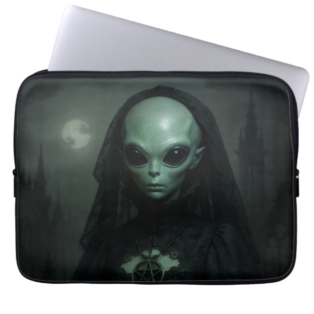 Alien Gotische Priesterin des Mondes Laptopschutzhülle (Vorderseite)