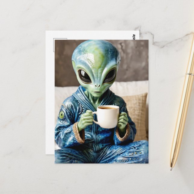 Alien in Blue PJs mit einem Kaffee Postkarte (Vorderseite/Rückseite Beispiel)