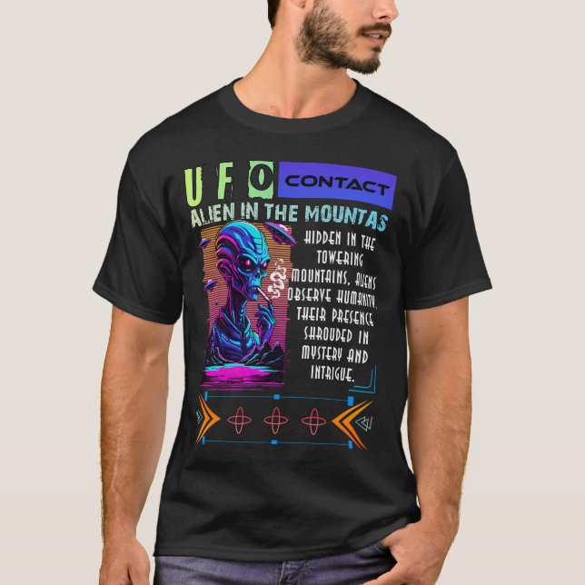 Alien in den Bergen T-Shirt (Vorderseite)