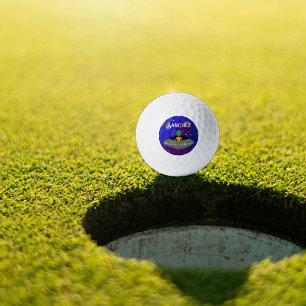 Alien in einem Raumschiff mit einem neuen T - Shir Golfball