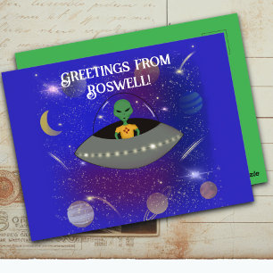 Alien in einem Raumschiff mit einem neuen T - Shir Postkarte