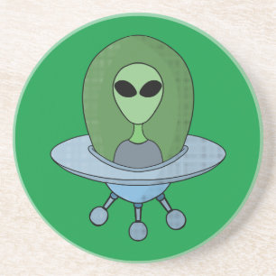 Alien in seinem kleinen Raumschiff Getränkeuntersetzer