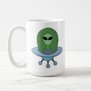 Alien in seinem kleinen Raumschiff Kaffeetasse