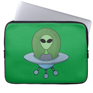 Alien in seinem kleinen Raumschiff Laptopschutzhülle