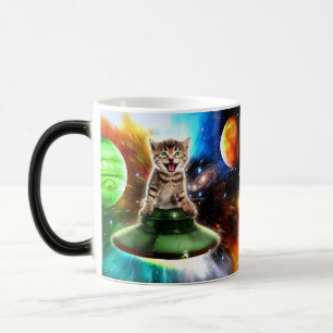 Alien-Katze in der Untertasse Verwandlungstasse