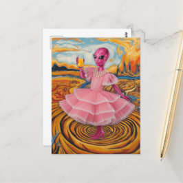 Alien Lady in Rosa mit Orangensaft Postkarte