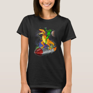 Alien mit Dinosaurier auf Rakete im Weltraum T-Shirt