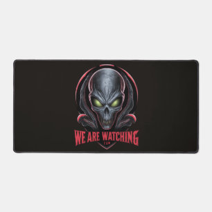 Alien mit leuchtend grünen Augen Wir beobachten Schreibtischunterlage
