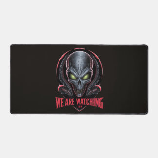 Alien mit leuchtend grünen Augen Wir beobachten Schreibtischunterlage
