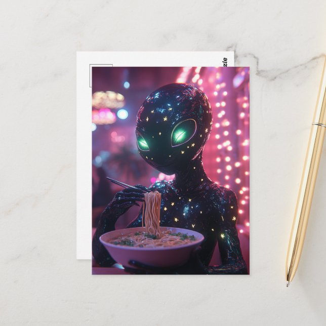 Alien mit leuchtenden Augen, die Nudeln essen Postkarte (Vorderseite/Rückseite Beispiel)