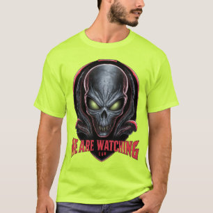 Alien mit leuchtenden grünen Augen Wir beobachten T-Shirt