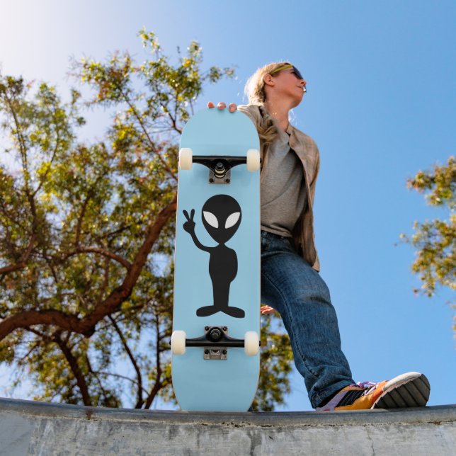 ALIEN PEACE Skateboard (Außenbereich 1)
