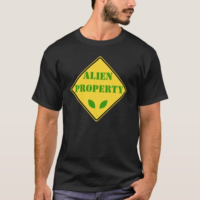 Alien Property Road Sign T-Shirt (Vorderseite)