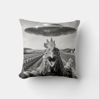 Alien UFO Chicken Art Abduction SciFi Humor Kissen