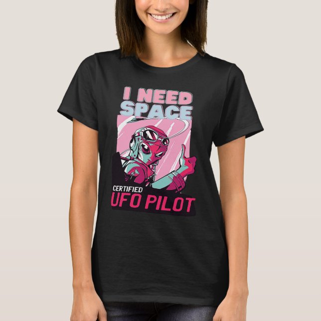Alien UFO Pilot  I Need Space T-Shirt (Vorderseite)
