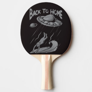 Alien-UFO-Surfing-Illustration mit Zurück nach Hau Tischtennis Schläger