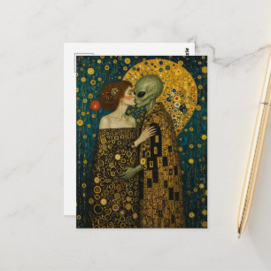 Alien und Frau in Liebe Klimt Postkarte