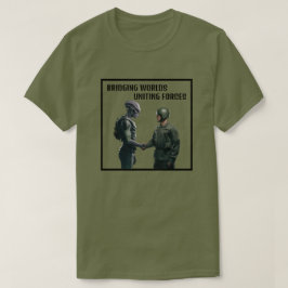 Alien und Soldat T-Shirt