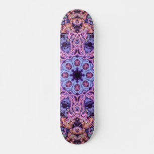 Alien Violetter Psychedelischer Kaleidoskop-Mandal Skateboard