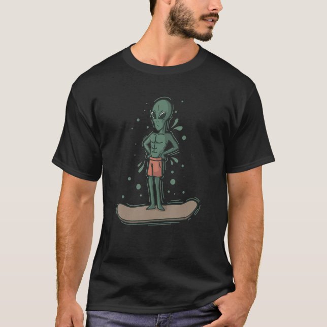 Alien while SUP or Surfing T-Shirt (Vorderseite)