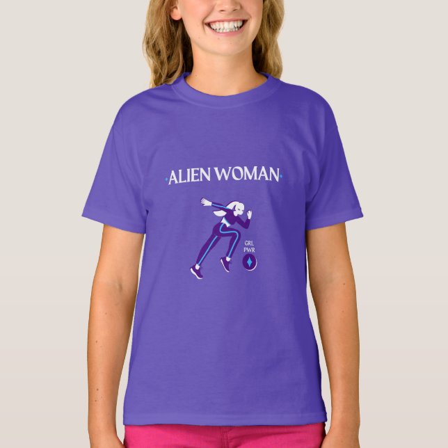 Alien Woman: Playing Soccer T-Shirt (Vorderseite)