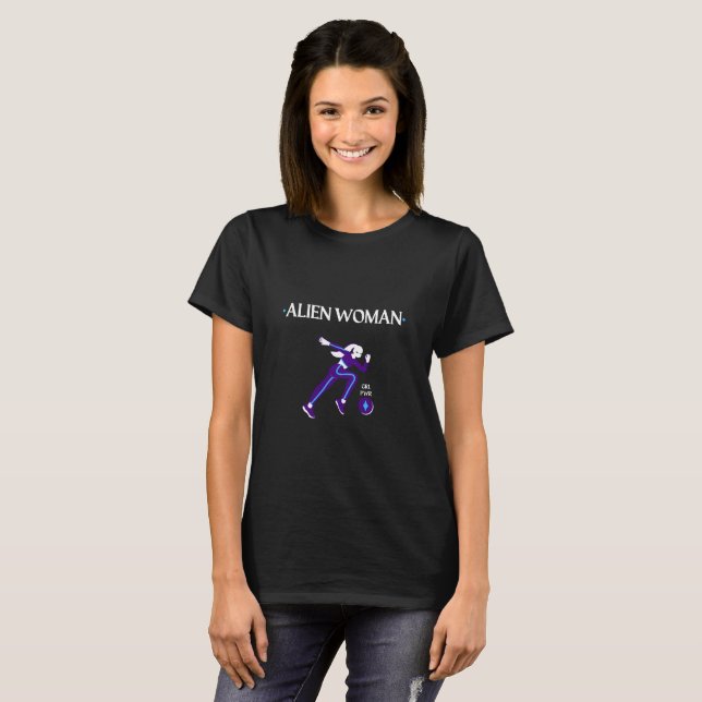 Alien Woman: Playing Soccer T-Shirt (Vorne ganz)