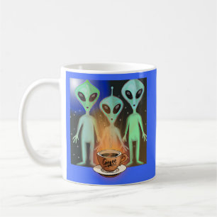 Aliens Curieux d'une tasse de café
